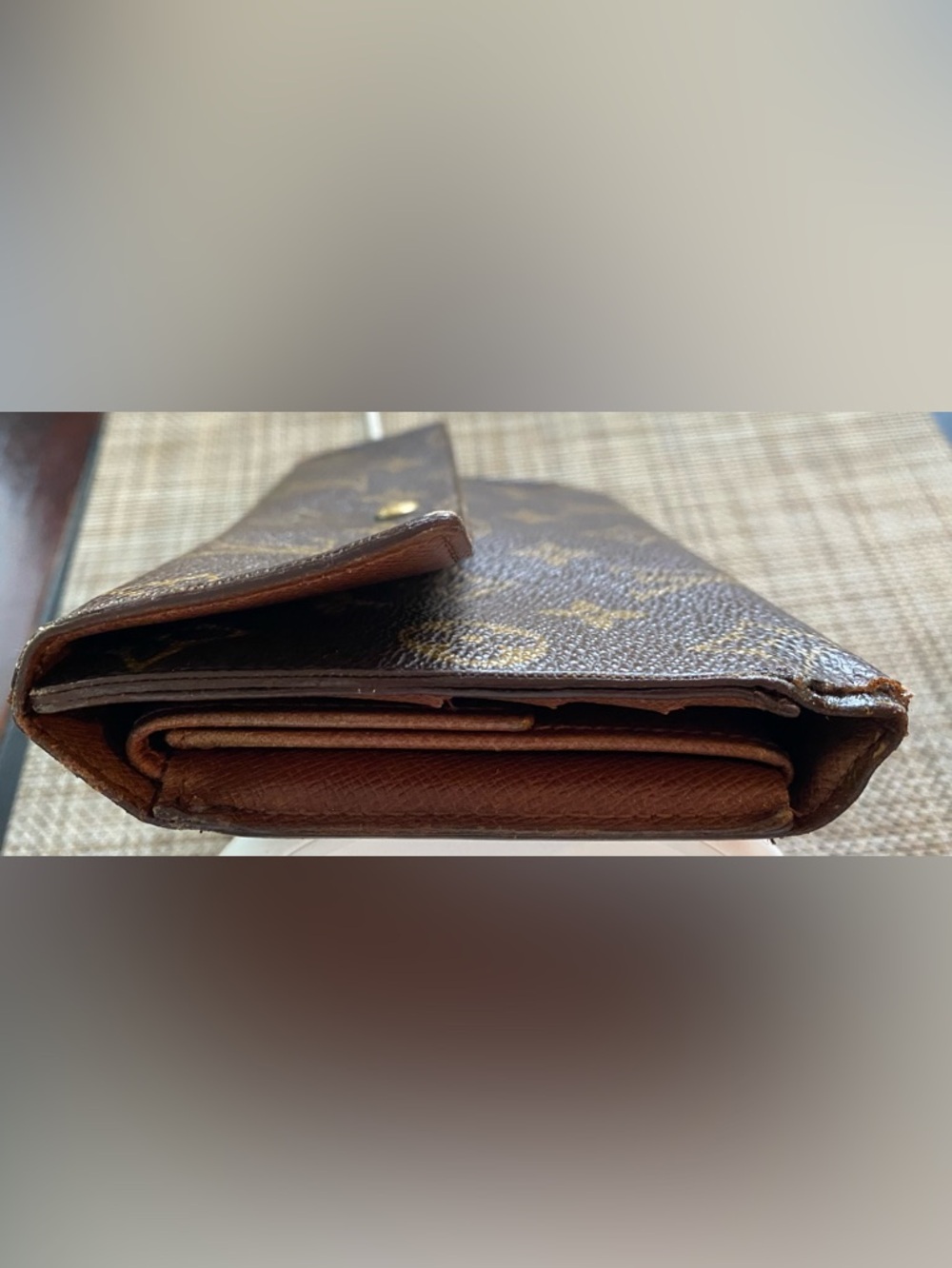 Louis Vuitton Monogram Canvas Wallet. Front snap closure with coin pouch - Picture 3 of 13